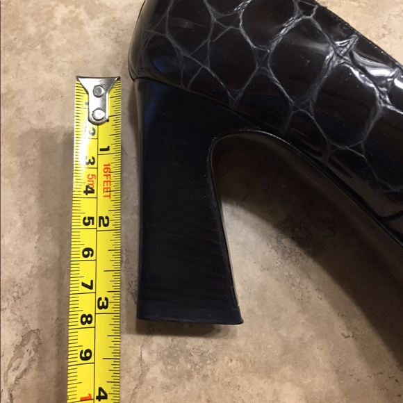 Donald J. Pliner Heels, excellent condition. - Picture 8 of 8